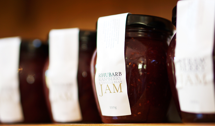 Na jakich powierzchniach można stosować taśmy do etykiet i etykiety do drukarek?